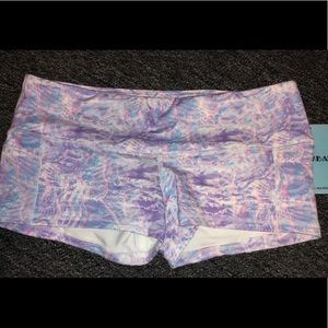 NWT Large Low Rise Contour Fleo Shorts